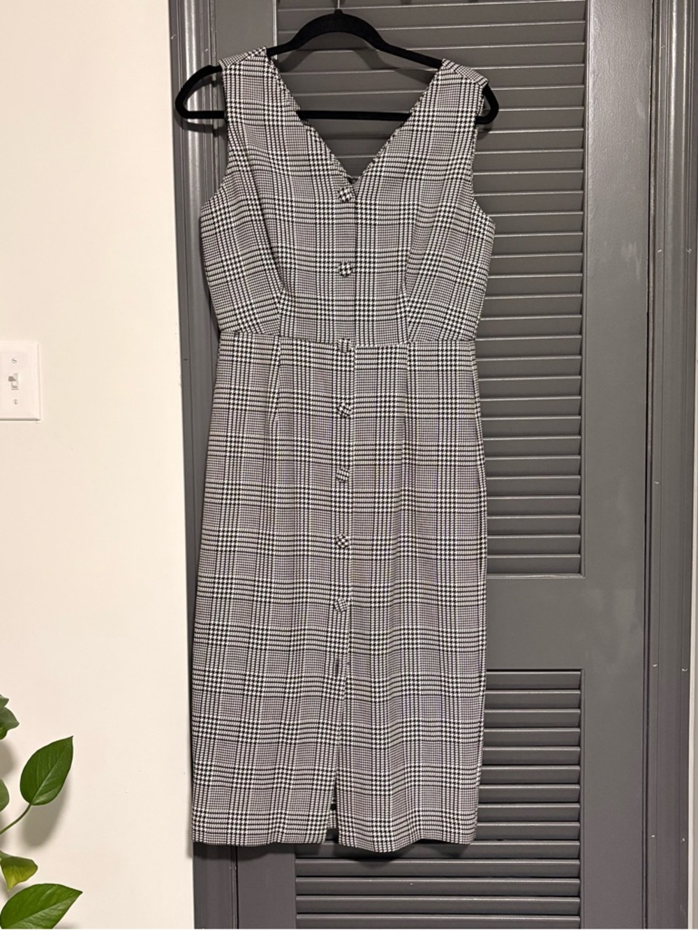 Tahari Houndstooth Black & White Plaid V-Neck Tweed Midi Dress